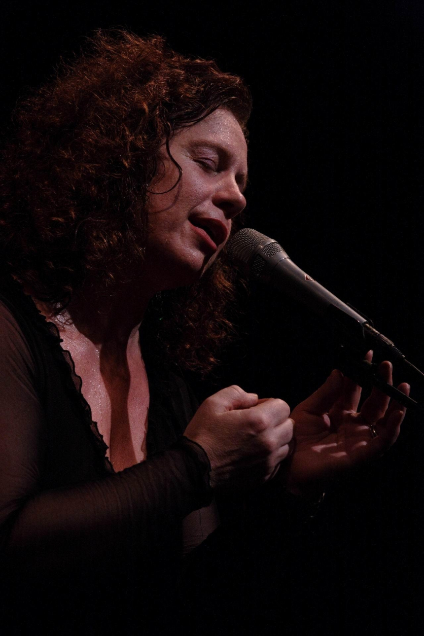 Sarah Jane Morris with Tony Remy & Tim Cansfield © Porgy & Bess